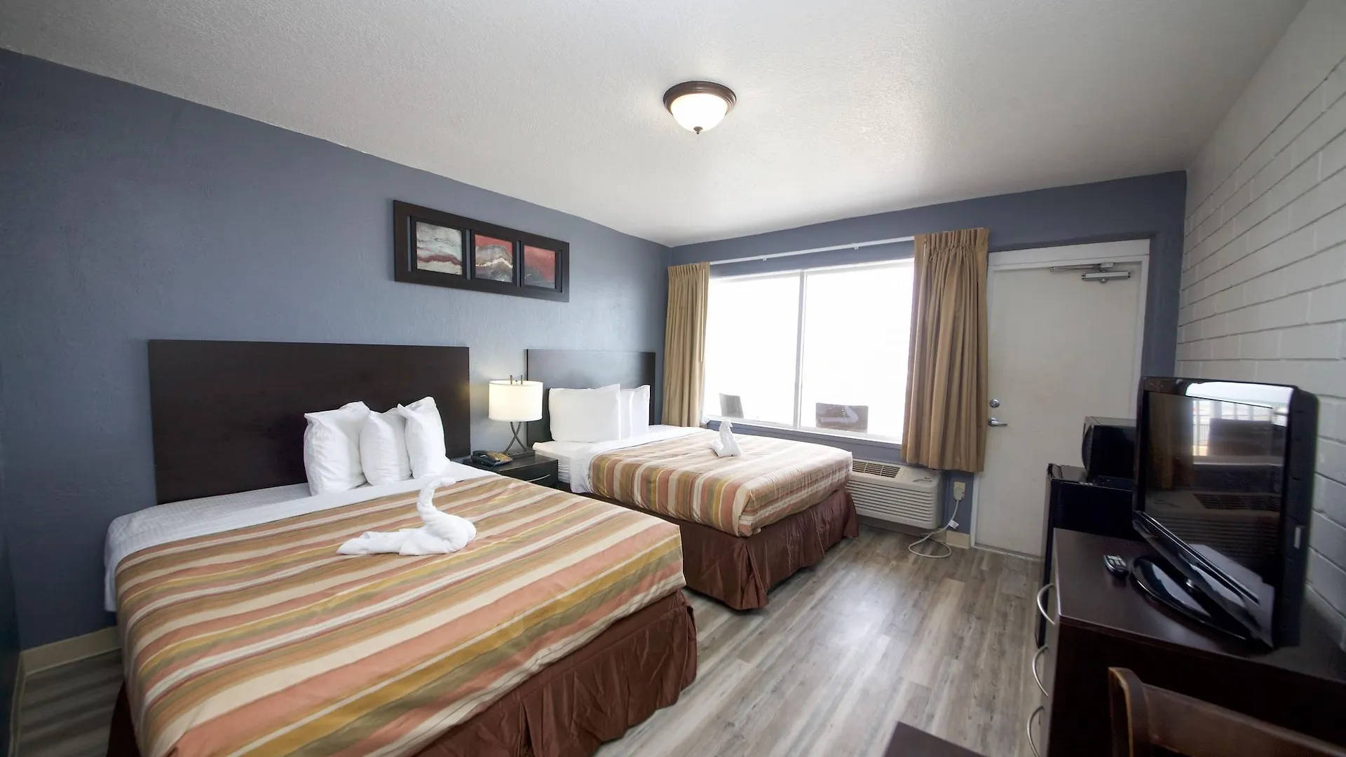 Beach House Inn دايتونا بيتش 2*,