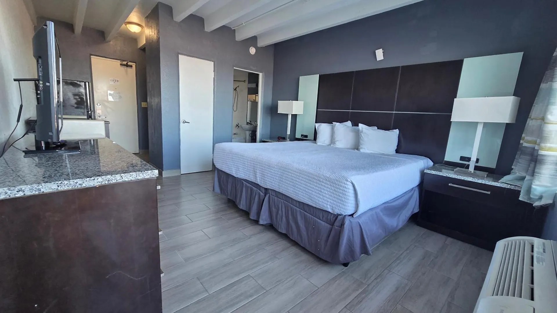 Beach House Inn دايتونا بيتش 2*,