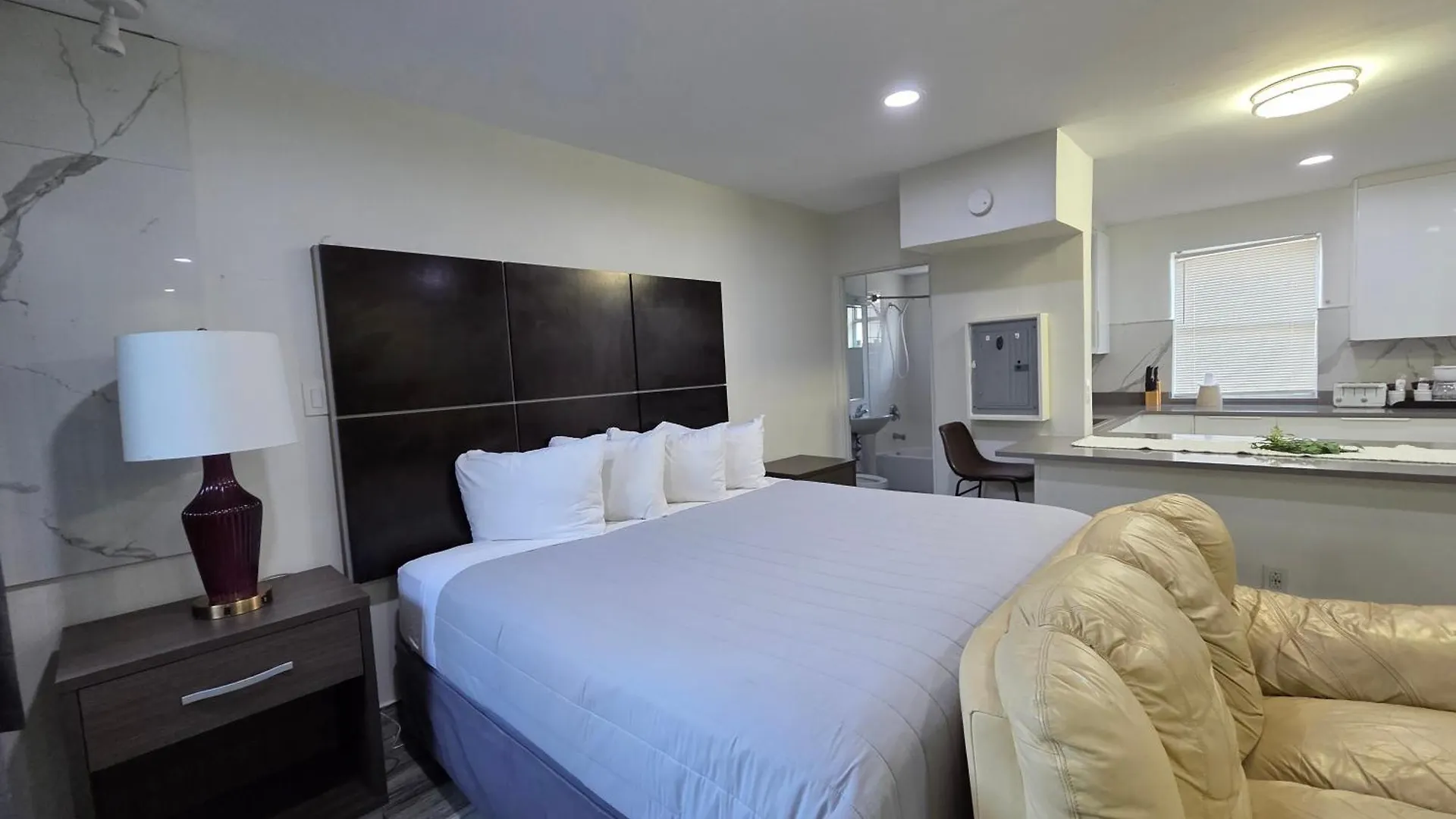 Beach House Inn Daytona Beach 2*,  USA