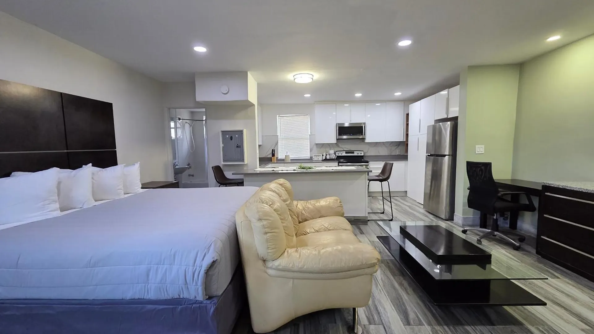 Beach House Inn Daytona Beach 2*,